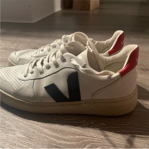 Veja V-10 low top sneakers